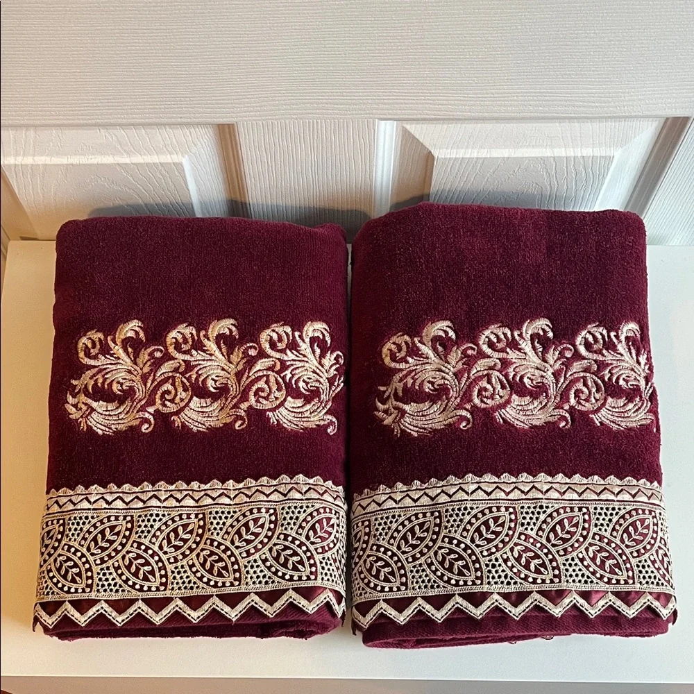 Frenchtex - Plush Embroidered Bath Towel - Burgundy with Ivory Accent set of 2